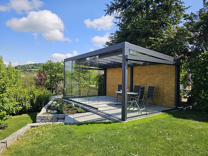 Neue Terrasse mit Natursteinmauer in Linsengericht
