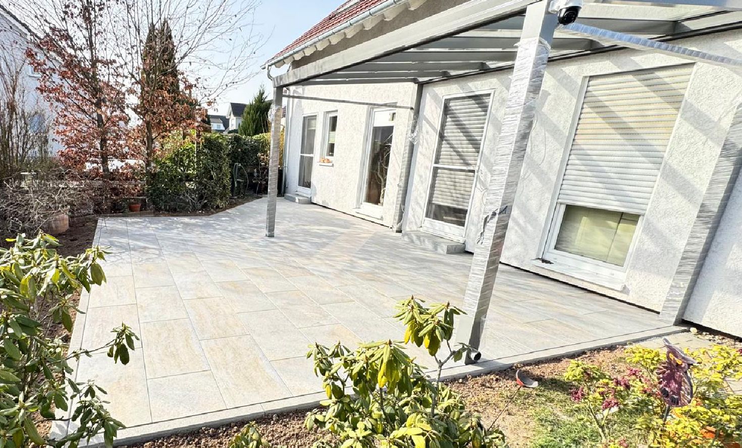 Hochwertige Terrasse mit Feinsteinplatten in Langenselbold