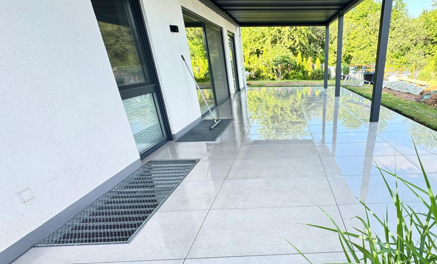 Neue Terrasse mit hochwertigen Keramikplatten in 120x60cm in Bad Vilbel