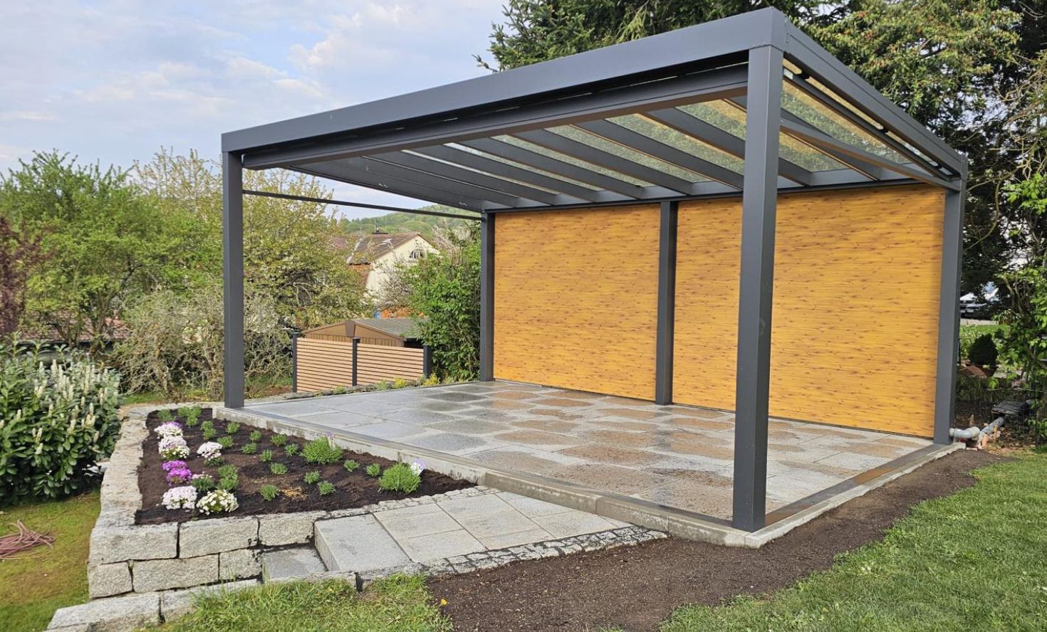 Terrasse mit Natursteinmauer in Linsengericht